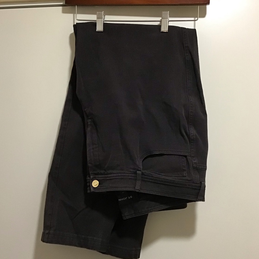 Beautiful Designer St. John Black Pants in Size 14